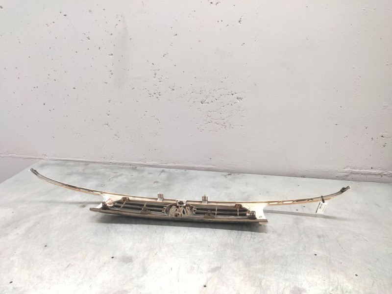 Recambio de rejilla delantera central para volkswagen polo berlina (6n1) básico referencia OEM IAM   