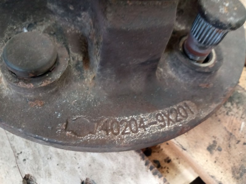 Recambio de buje delantero para nissan cabstar e 3.0 diesel referencia OEM IAM 402049X201  