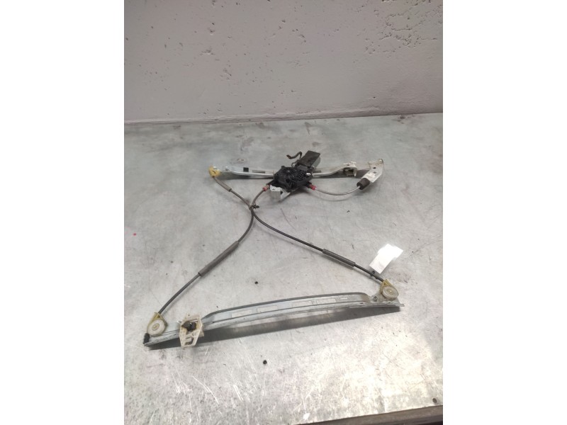 Recambio de elevalunas delantero izquierdo para peugeot 206 berlina xs-line referencia OEM IAM  2 PINS 