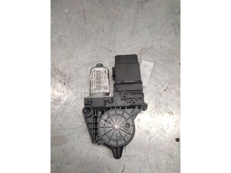 Recambio de motor elevalunas delantero derecho para seat leon (1p1) referencia OEM IAM 3B4837752MG  