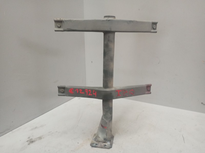 Recambio de soporte guardabarros trasero para iveco eurocargo 5.9 diesel referencia OEM IAM 500318815 izquierdo 8142633