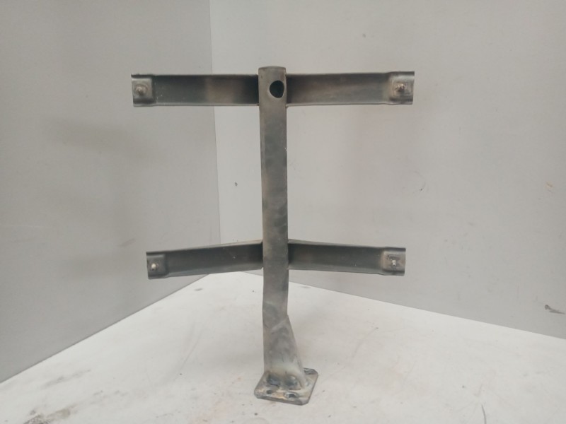 Recambio de soporte guardabarros trasero para iveco eurocargo 5.9 diesel referencia OEM IAM 500318815 izquierdo 8142633