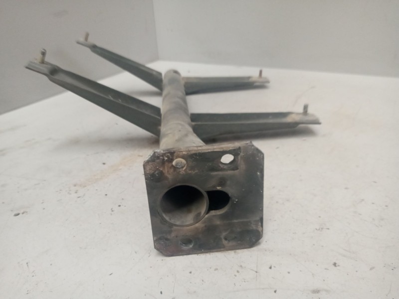 Recambio de soporte guardabarros trasero para iveco eurocargo 5.9 diesel referencia OEM IAM 500318815 izquierdo 8142633