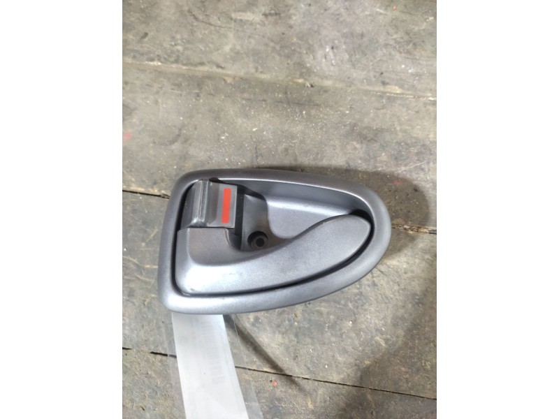 Recambio de maneta interior delantera izquierda para nissan trade 100 caja cerrada, techo elevado referencia OEM IAM   