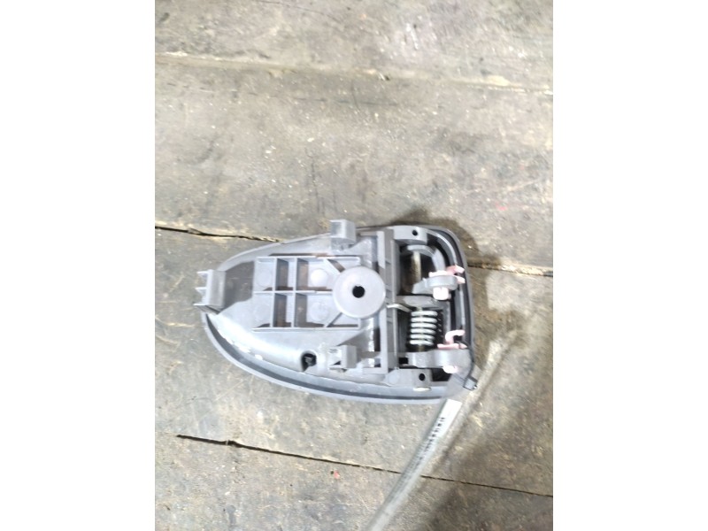 Recambio de maneta interior delantera izquierda para nissan trade 100 caja cerrada, techo elevado referencia OEM IAM   