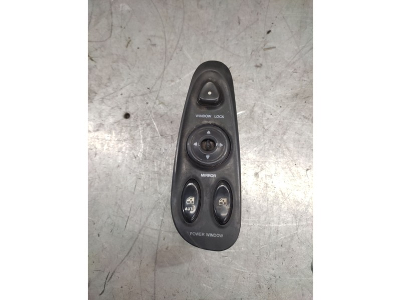 Recambio de mando elevalunas delantero izquierdo para hyundai coupe (gk) 2.0 fx full referencia OEM IAM 9357027000A  