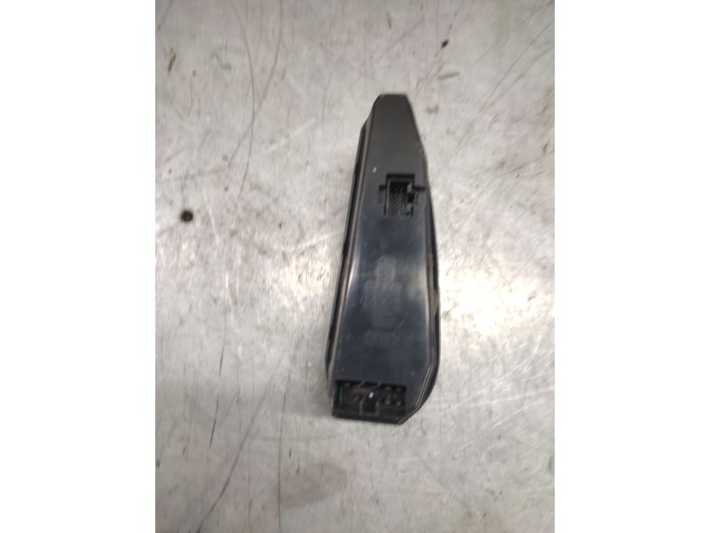 Recambio de mando elevalunas delantero izquierdo para hyundai coupe (gk) 2.0 fx full referencia OEM IAM 9357027000A  