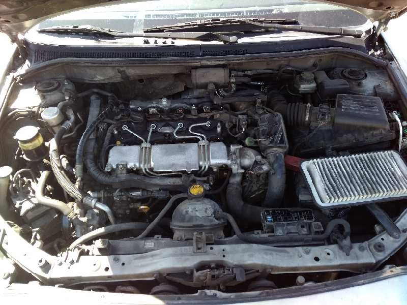 toyota avensis berlina (t25) del año 2004