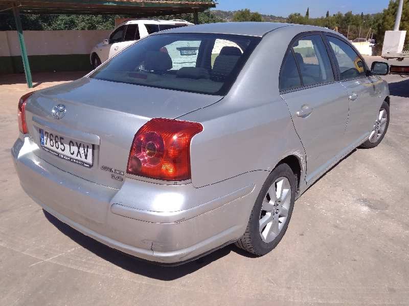 toyota avensis berlina (t25) del año 2004