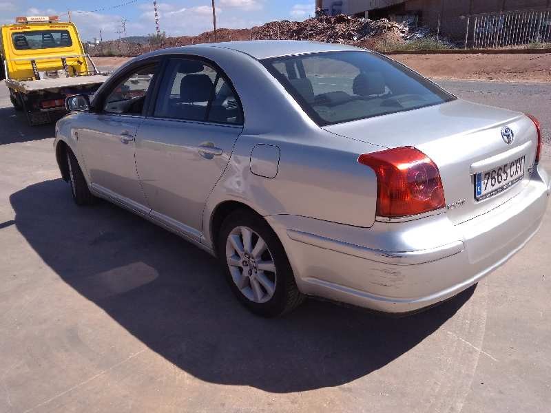 toyota avensis berlina (t25) del año 2004
