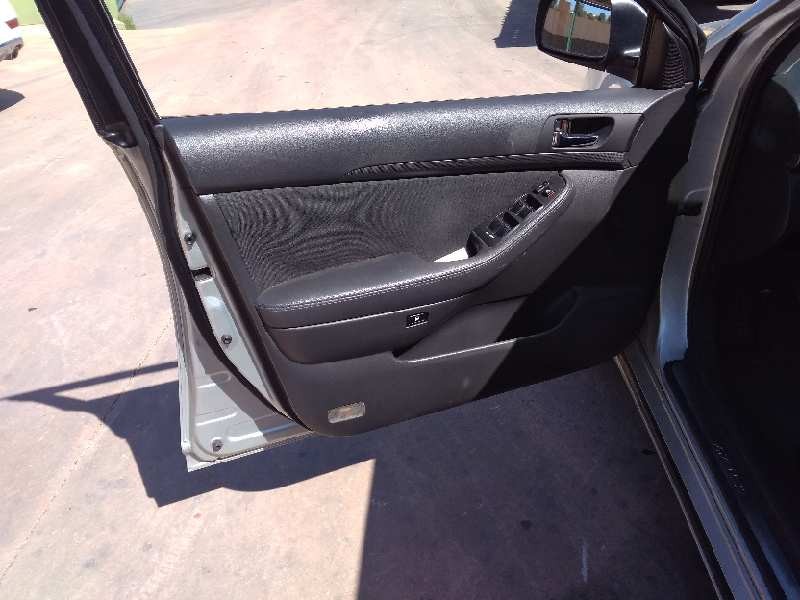 toyota avensis berlina (t25) del año 2004