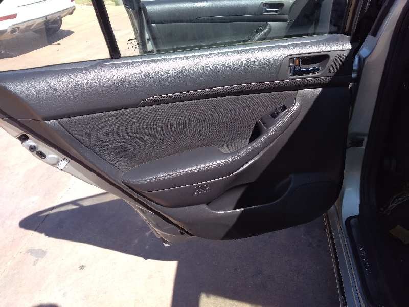 toyota avensis berlina (t25) del año 2004