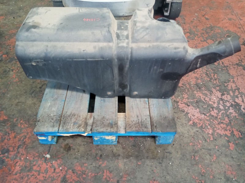 Recambio de deposito adblue para renault magnum ab 2005 12.8 diesel referencia OEM IAM 7482169371  7482299201