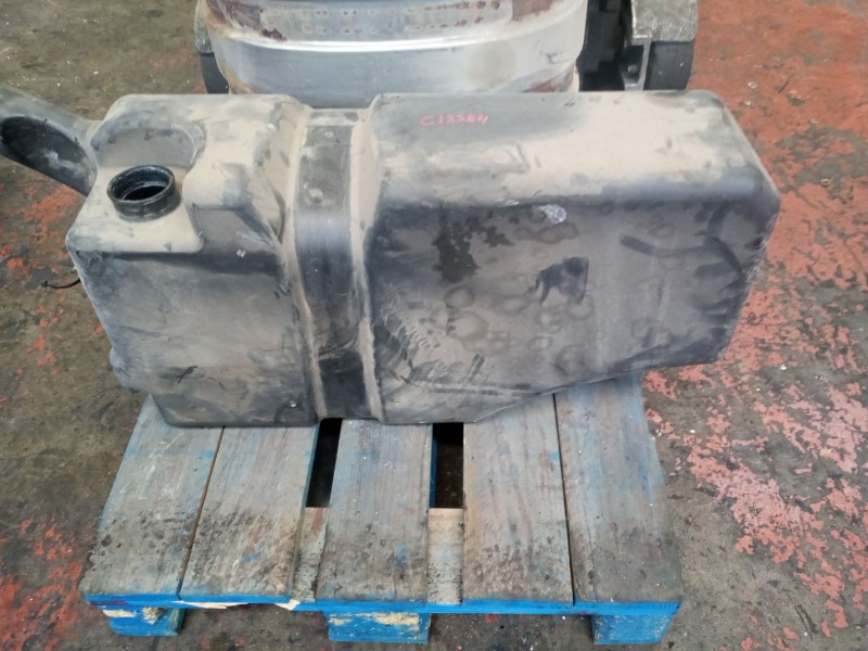 Recambio de deposito adblue para renault magnum ab 2005 12.8 diesel referencia OEM IAM 7482169371  7482299201