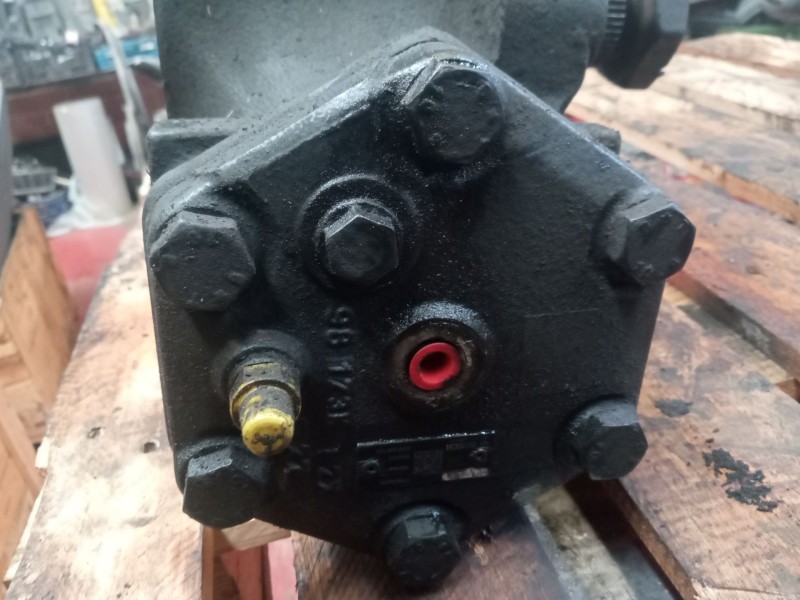 Recambio de caja direccion para volvo touring b7r autobus referencia OEM IAM 21824459  8098956183