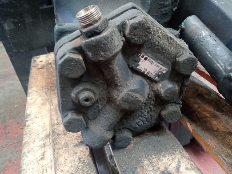 Recambio de caja direccion para mercedes-benz oc 500 rf1842 / titaniun referencia OEM IAM 8098955608  