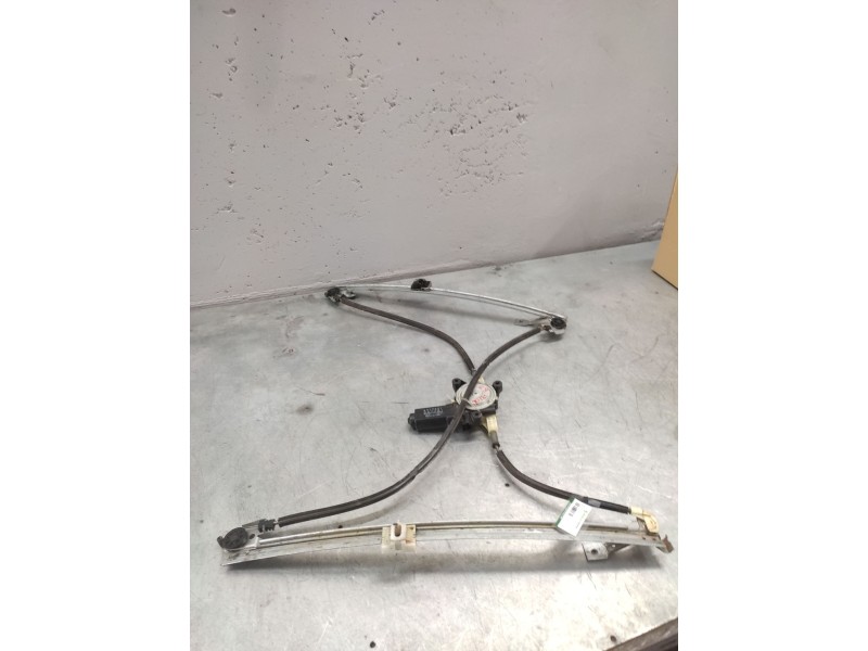 Recambio de elevalunas delantero izquierdo para chrysler voyager (gs) 2.5 td le referencia OEM IAM 4717201  