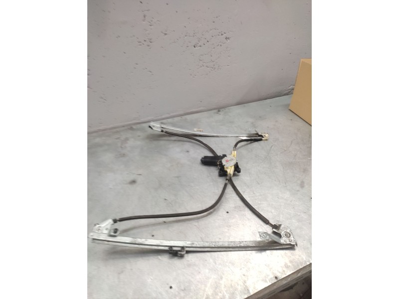 Recambio de elevalunas delantero izquierdo para chrysler voyager (gs) 2.5 td le referencia OEM IAM 4717201  