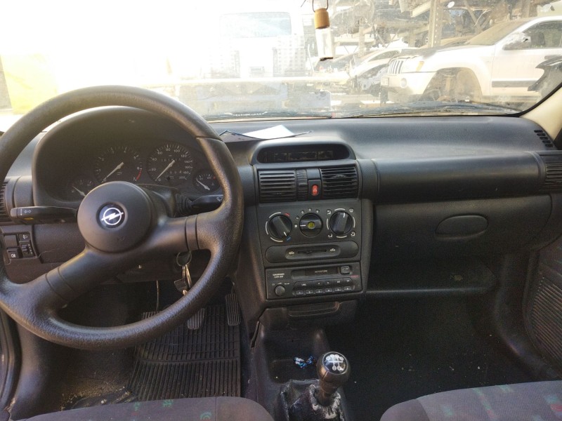 opel corsa b del año 1993