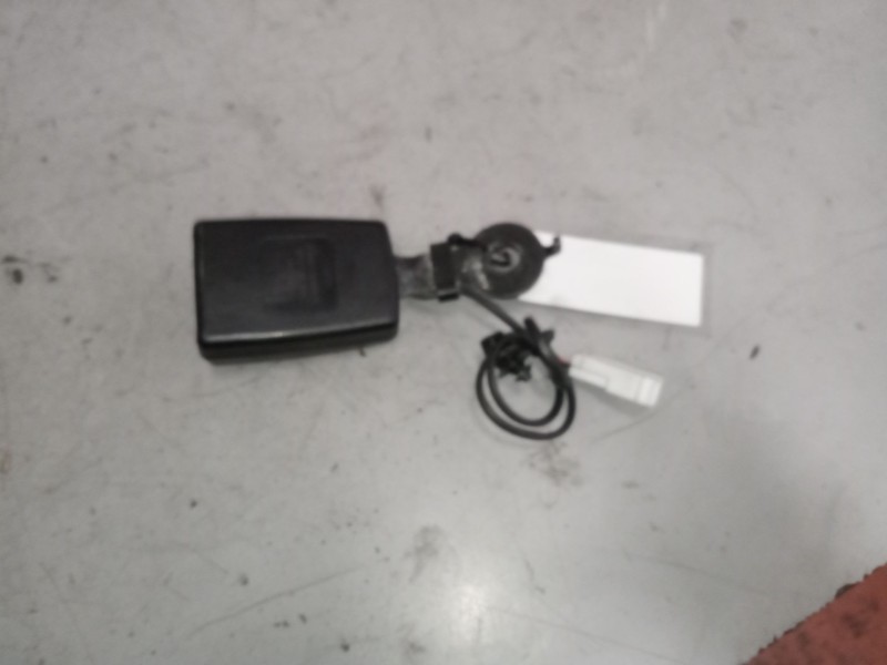 Recambio de enganche de cinturon delantero izquierdo para daf trucks xf 106 480 referencia OEM IAM 1226148  