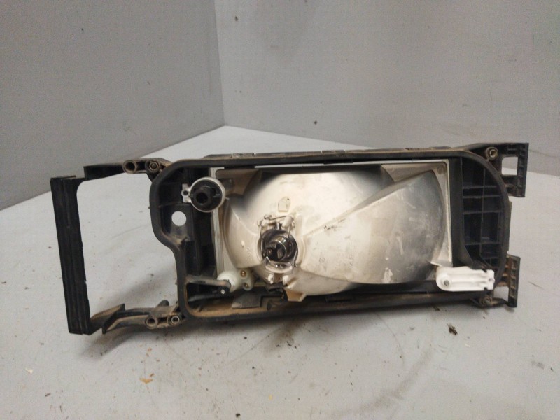Recambio de faro izquierdo para scania serie 4 (p/r 164 l) 15.6 diesel referencia OEM IAM   