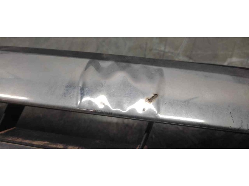 Recambio de rejilla delantera central para ssangyong rexton rx 270 full referencia OEM IAM   