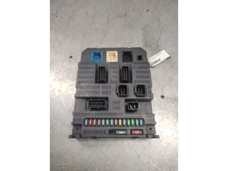 Recambio de caja reles / fusibles para peugeot 308 confort referencia OEM IAM 9663798180  