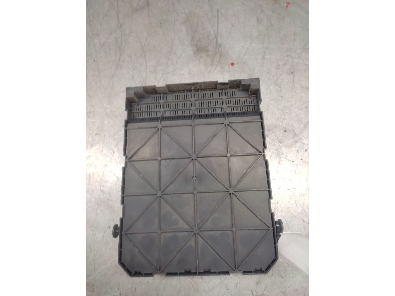Recambio de caja reles / fusibles para peugeot 308 confort referencia OEM IAM 9663798180  