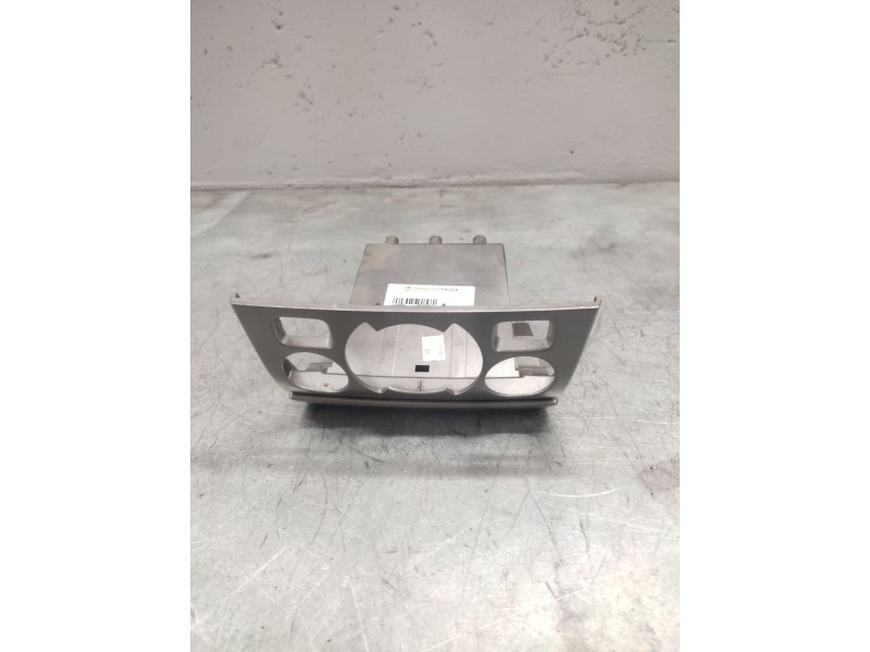 Recambio de cenicero para peugeot 308 confort referencia OEM IAM 9658691077  