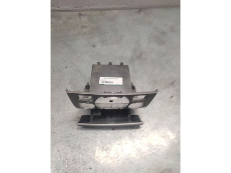 Recambio de cenicero para peugeot 308 confort referencia OEM IAM 9658691077  