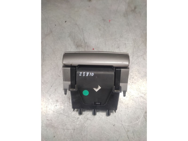 Recambio de cenicero para peugeot 308 confort referencia OEM IAM 9658691077  