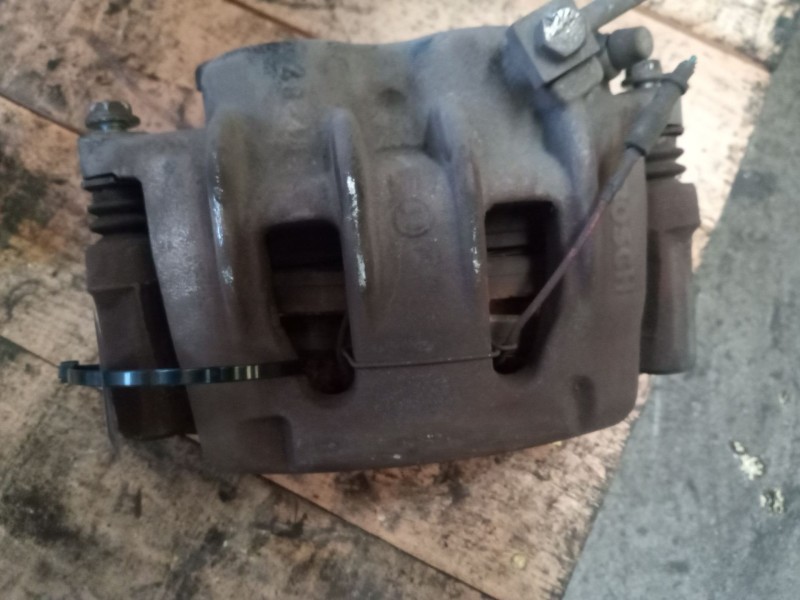 Recambio de pinza freno delantera izquierda para nissan cabstar e referencia OEM IAM 204085  bosch