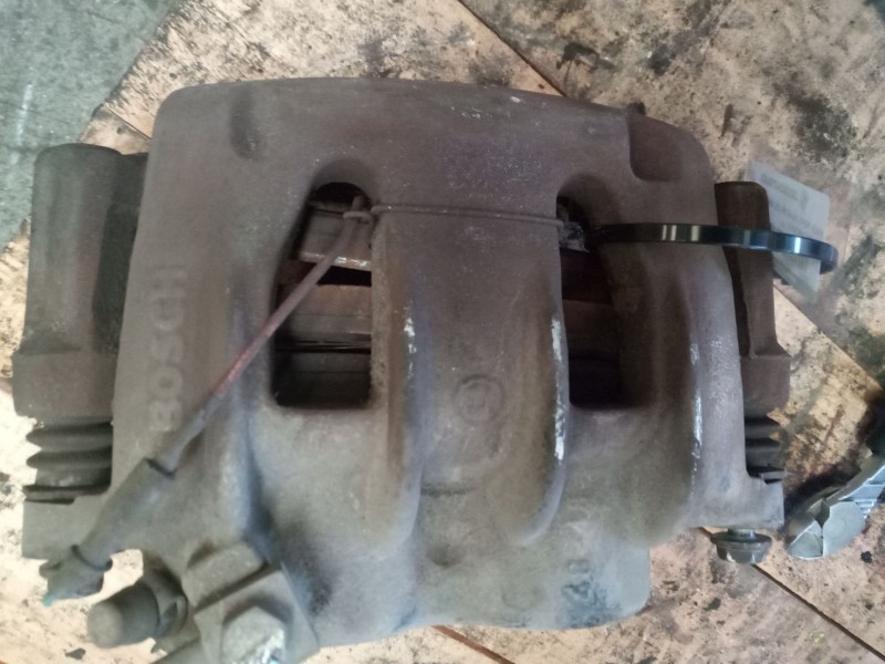 Recambio de pinza freno delantera izquierda para nissan cabstar e referencia OEM IAM 204085  bosch
