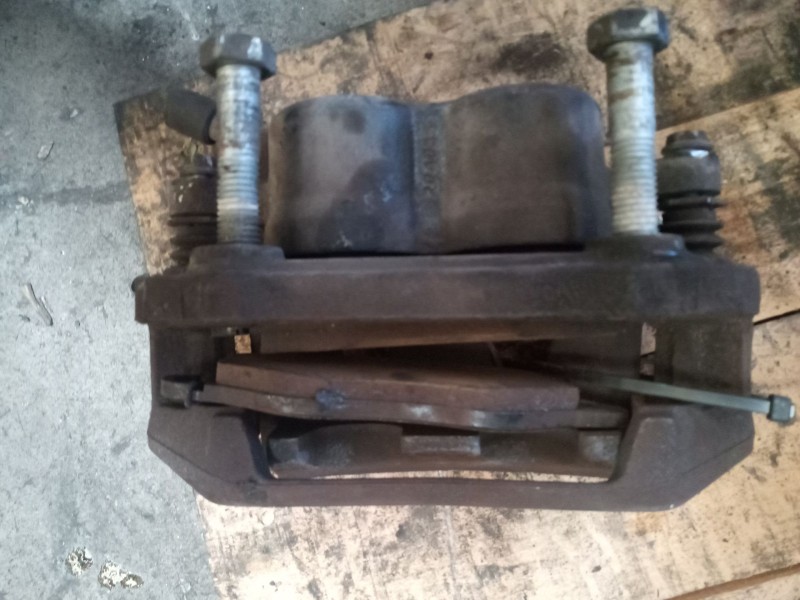 Recambio de pinza freno delantera izquierda para nissan cabstar e referencia OEM IAM 204085  bosch