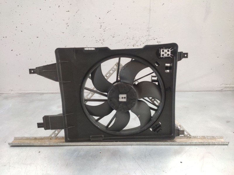 Recambio de electroventilador para renault megane ii classic berlina confort authentique referencia OEM IAM 8200222998  