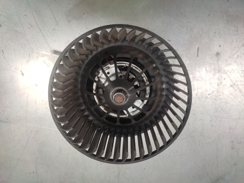 Recambio de ventilador calefaccion para ford focus lim. (cb8) titanium referencia OEM IAM AV6N18456AB  2 PINS
