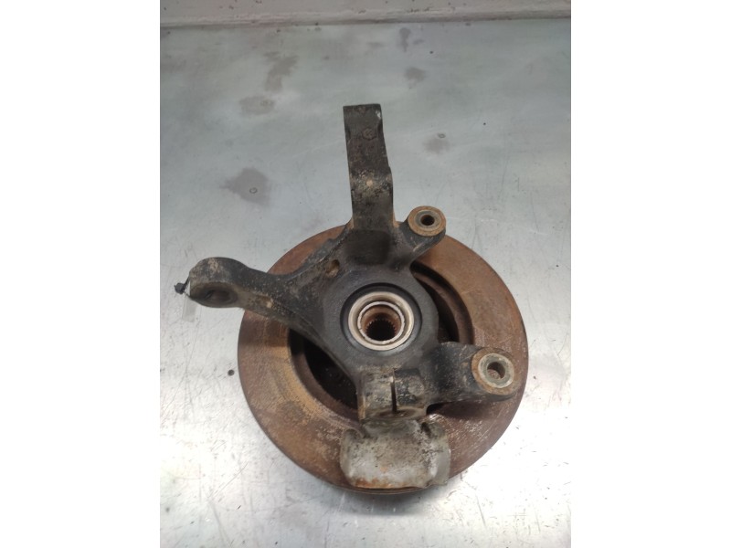 Recambio de mangueta delantera izquierda para mercedes-benz vito (w638) combi referencia OEM IAM 6383320224  