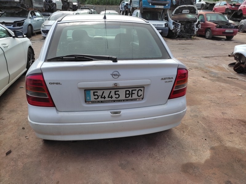 opel astra g berlina del año 2001