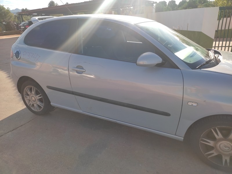 seat ibiza (6l1) del año 2002