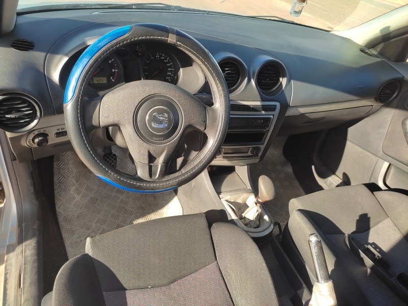 seat ibiza (6l1) del año 2002