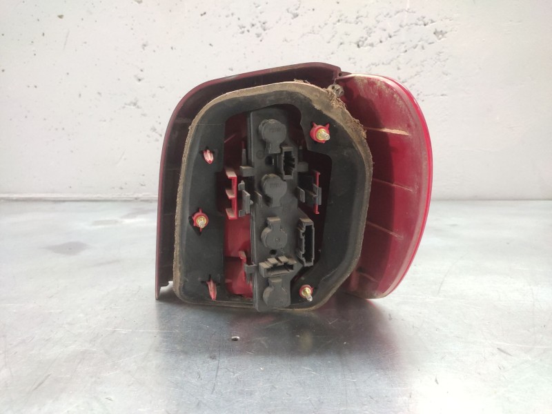 Recambio de piloto trasero izquierdo para volkswagen polo berlina (6n2) conceptline referencia OEM IAM   