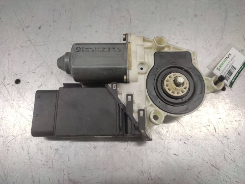 Recambio de motor elevalunas delantero derecho para volkswagen golf iv berlina (1j1) referencia OEM IAM 1J1959802D  