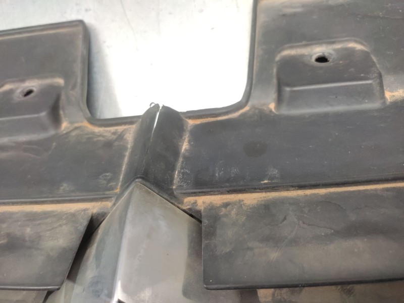 Recambio de rejilla delantera central para citroën c5 berlina collection referencia OEM IAM 9636751980  