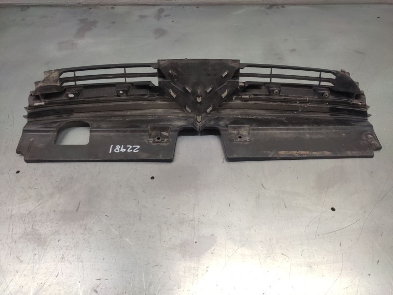 Recambio de rejilla delantera central para citroën c5 berlina collection referencia OEM IAM 9636751980  