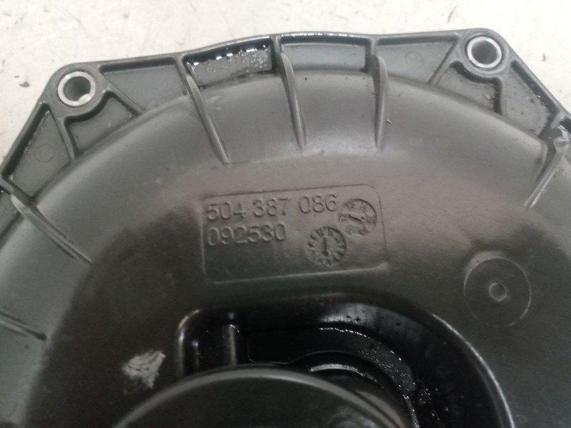 Recambio de tapa para iveco stralis (as) 11.1 diesel referencia OEM IAM 504387086  