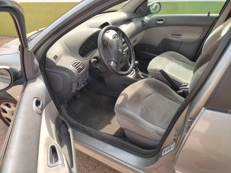 peugeot 206 berlina del año 2004