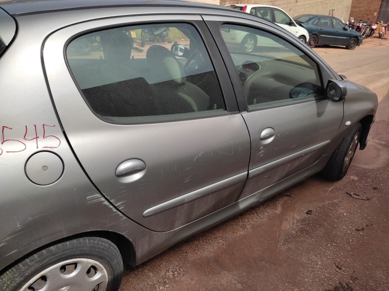 peugeot 206 berlina del año 2004