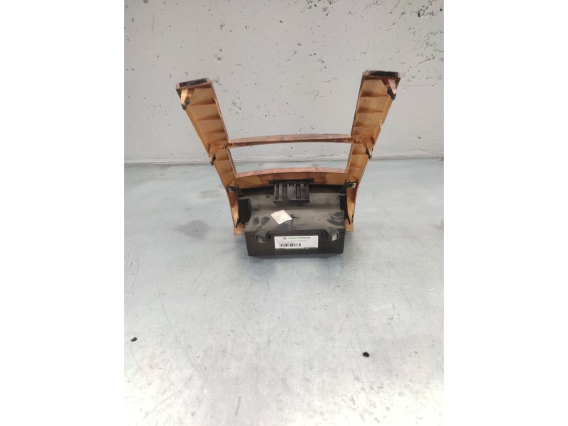 Recambio de guarnecidos consola de mandos para ssangyong rexton 290 referencia OEM IAM 765310800020  