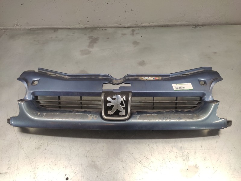 Recambio de rejilla delantera para peugeot partner (s1) combispace referencia OEM IAM   