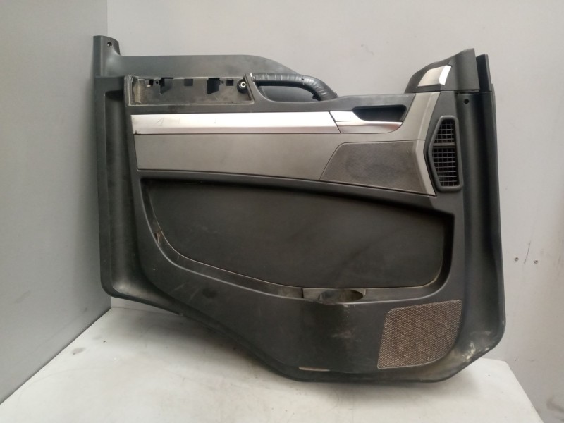 Recambio de guarnecido puerta delantera izquierda para man tgs referencia OEM IAM 81626306105  81626306147